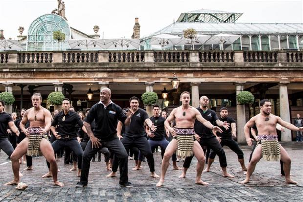Rugby World Cup ‘legend’ Jonah Lomu performs haka in London with MasterCard