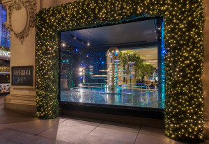 1.-SFX-company-creates-solar-system-model-for-Christmas-at-Selfridges-©-Andrew-Meredith
