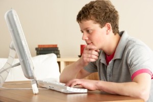 teen-on-computer