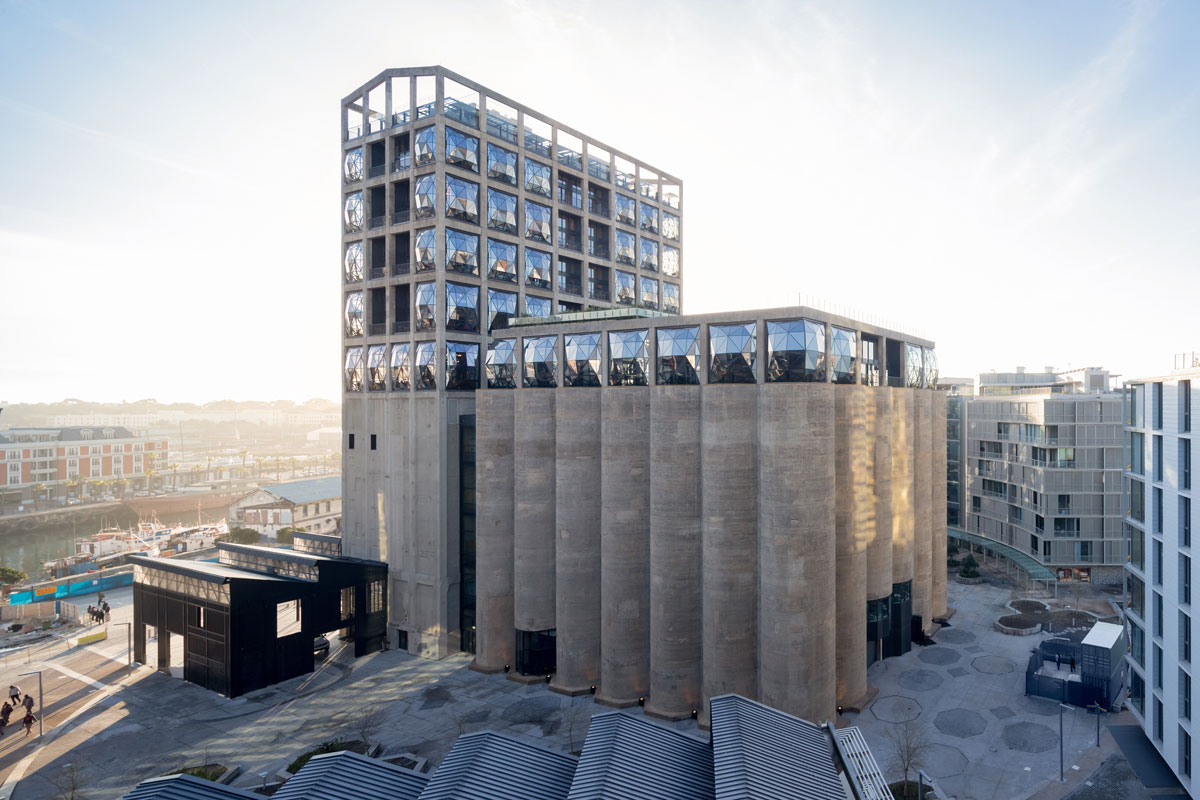 776_3_HR_ZeitzMOCAA_HeatherwickStudio_Credit_Iwan-Baan_View-of-Zeitz-MOCAA-in-Silo-Square