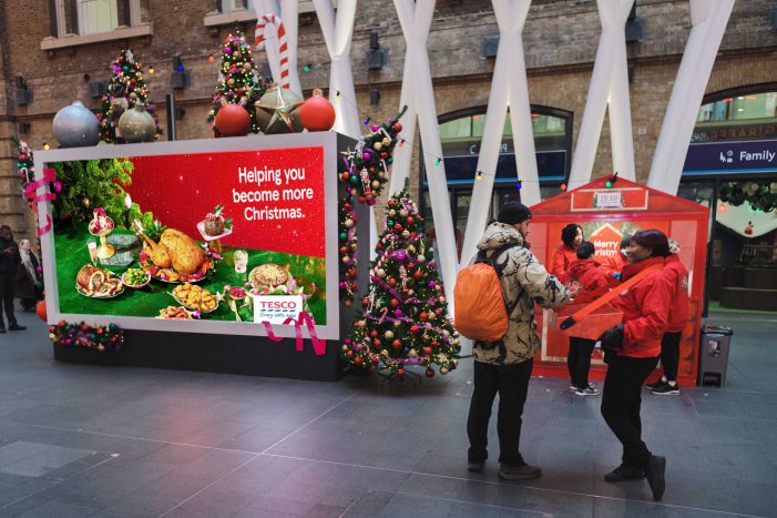 TESCO HELPS COMMUTERS BECOME MORE CHRISTMAS WITH SPECTACULAR OOH ACTIVATION IN KINGS CROSS.