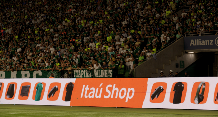 ITAÚ AND AFRICA CREATIVE TRANSFORM SOCCER SIDELINES INTO AN INTERACTIVE SHOPPING EXPERIENCE 