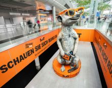 SIXT Unveils the World’s Largest Meerkat at Düsseldorf Airport