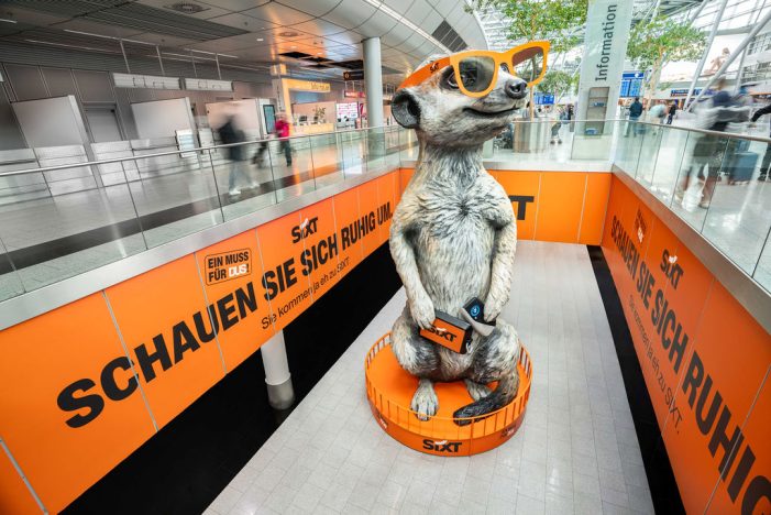 SIXT SIXT Unveils the World’s Largest Meerkat at Düsseldorf Airport